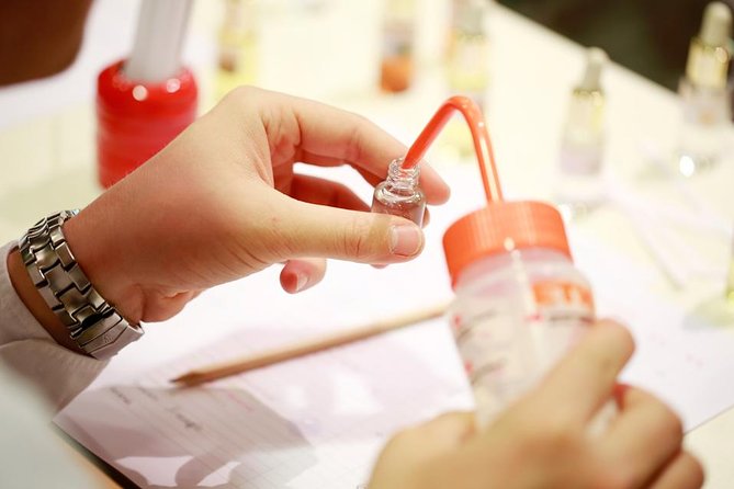Paris Create your Own Perfume Workshop with a Perfumer - Eiffel Tower Stop: A Quick Paris Moment Between Science and Scent