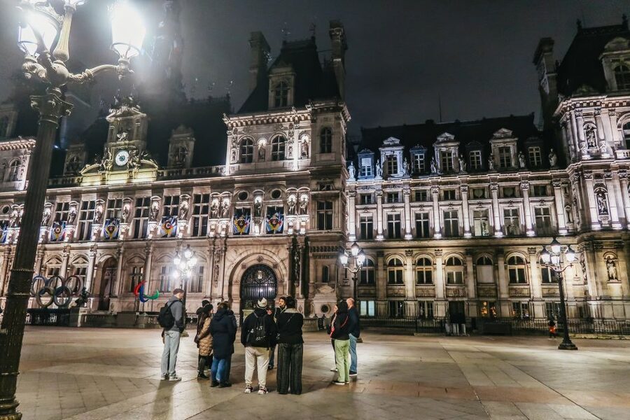 Paris: Dark History and Ghostly Guided Walking Tour - Conciergerie Stop: A Built-In Pause for Dark Details