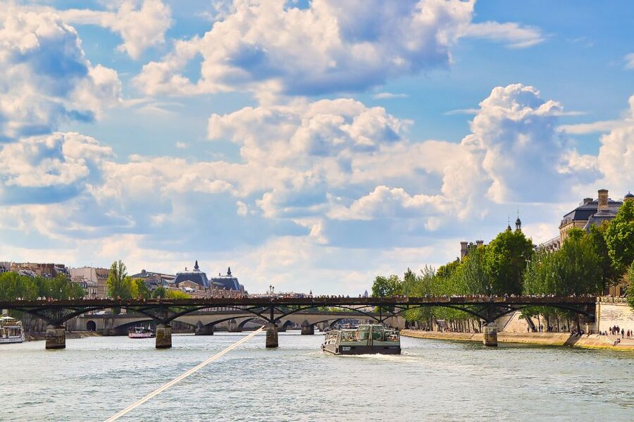 Paris: Day or Sunset Cruise with Drink, Ice Cream or Dessert - The Audio Guide Setup: Wi-Fi, App, Wired Headsets, and Headphones