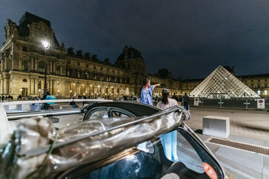Paris: Discover Paris by Night in a Vintage Car with a Local - Champs-Elysées and Arc de Triomphe Under the Streetlights