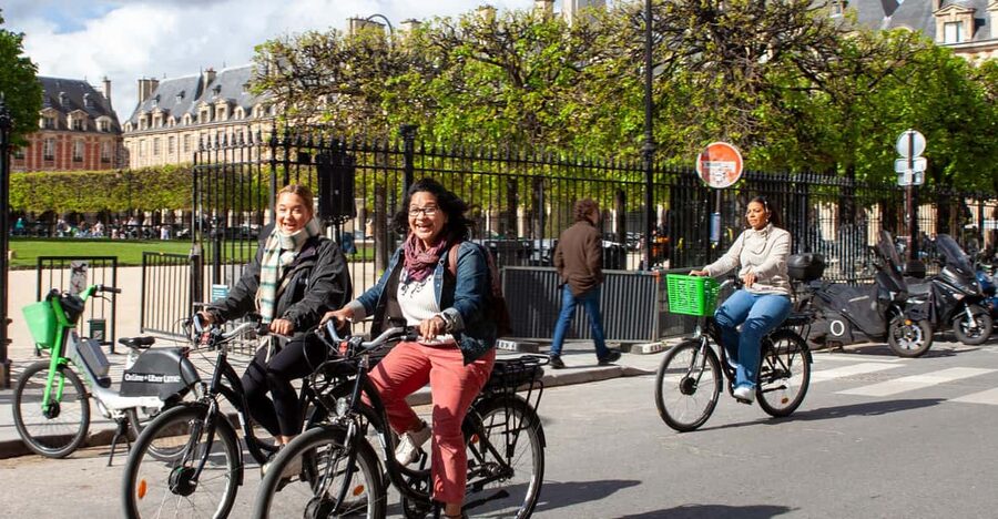 Paris: E-bike tour - Monumental and Hidden Paris - Why an E-bike tour works for central Paris