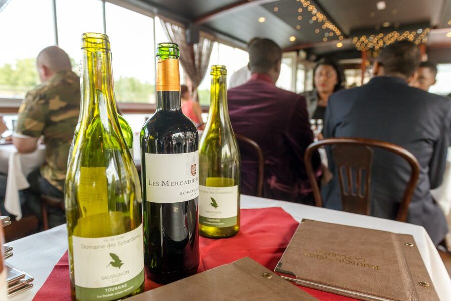 Paris: Early Evening Dinner Cruise on the River Seine - Timing and Pacing: Why 75 Minutes Works