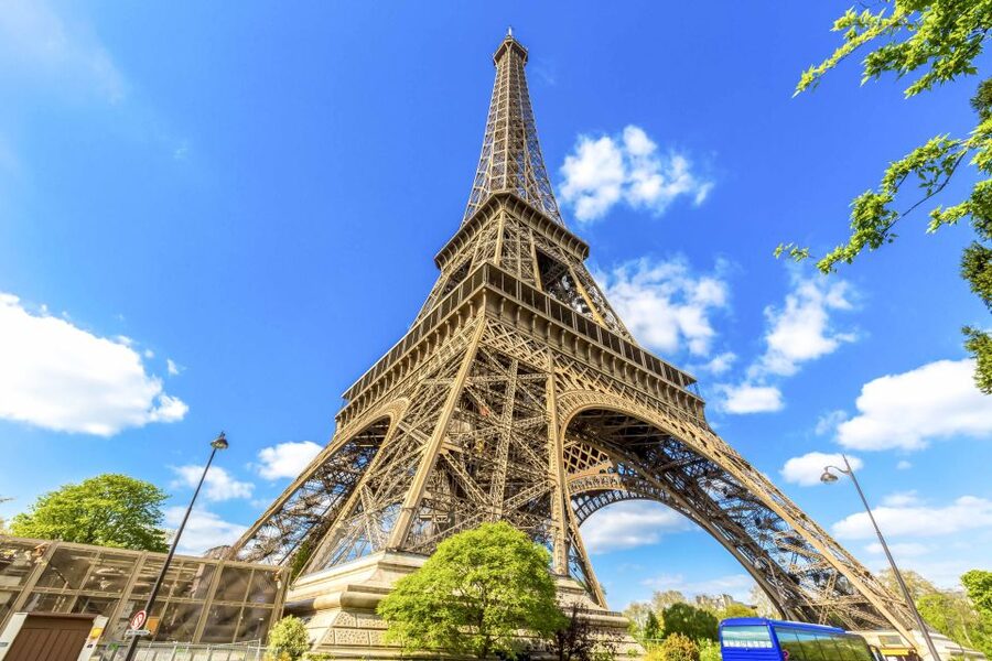 Paris: Eiffel Tower Access by Elevator & Seine River Cruise - Timing your photos and pictures with tower pace