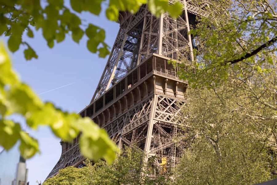 Paris: Eiffel Tower Dining, Gustave Menu at Madame Brasserie - Entering the Eiffel Tower experience fast, from the right side