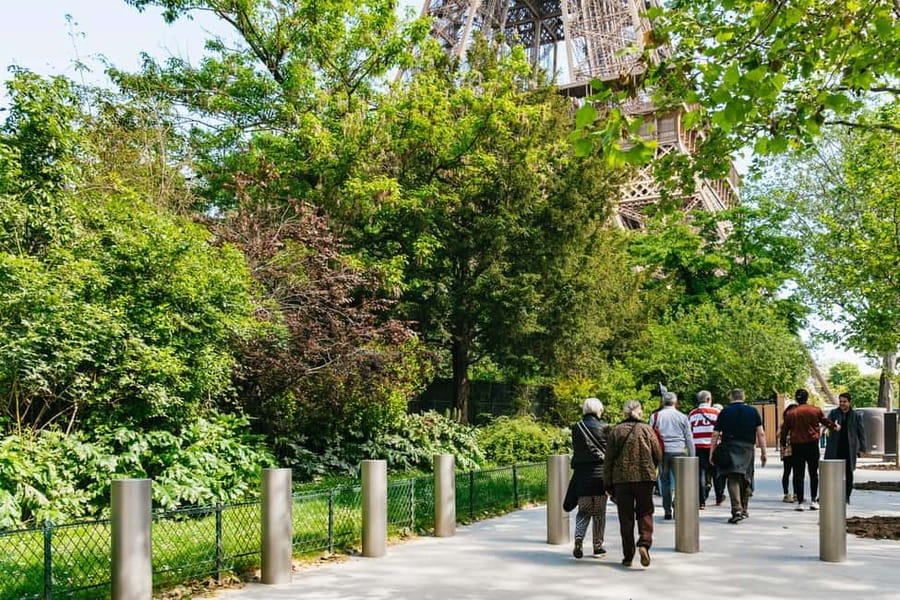 Paris: Eiffel Tower Fully Guided Tour with Summit Option - Who Should Book This Tour, and Who Should Rethink It