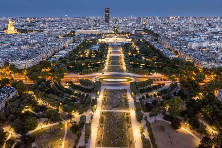 Paris: Eiffel Tower Guided Tour|Summit & second floor access - Meeting at the tower: the part you should treat like a warm-up