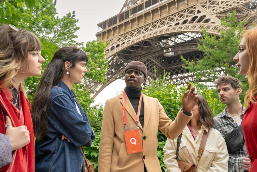 Paris: Eiffel Tower Guided Tour with Summit Access - Key highlights worth prioritizing