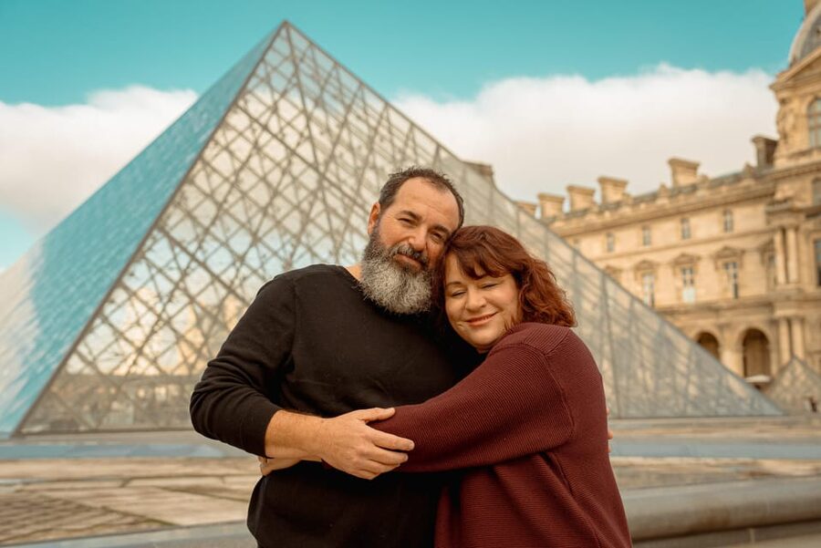Paris: Eiffel Tower & Louvre Private Photoshoot - Louvre Pyramid stop: iconic lines in the background