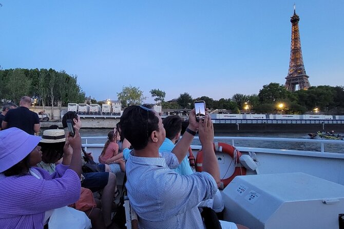 Paris Eiffel Tower, Notre Dame, Louvre and Montmartre Guided Tour - When guides make the difference: what to look for on your day