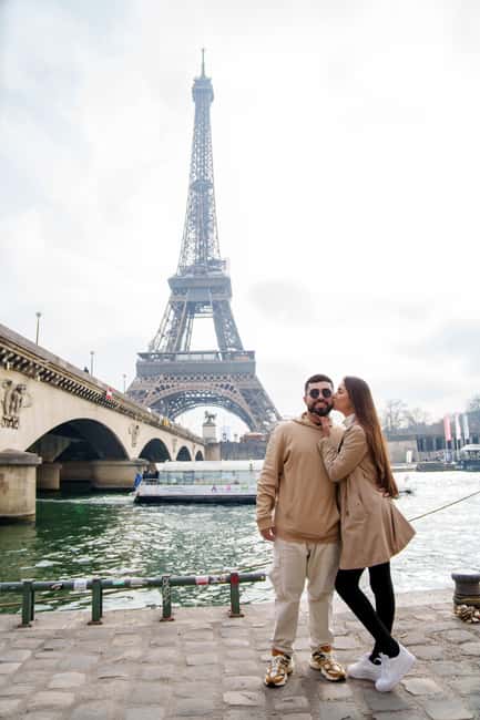 Paris: Eiffel Tower Photoshoot with a Professional - Moving Between Eiffel Tower Spots for Real Variety