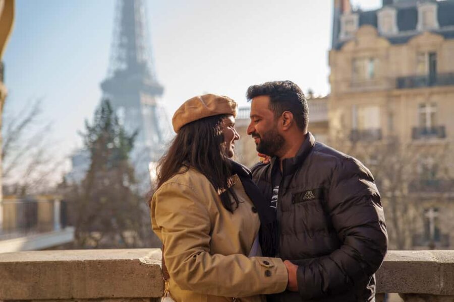 Paris: Eiffel Tower Photoshoot with a Professional - Languages and Communication: You’ll Get Direction in Your Language