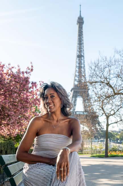 Paris: Eiffel Tower Private Professional Photoshoot - Posing tips that help you look natural, not posed