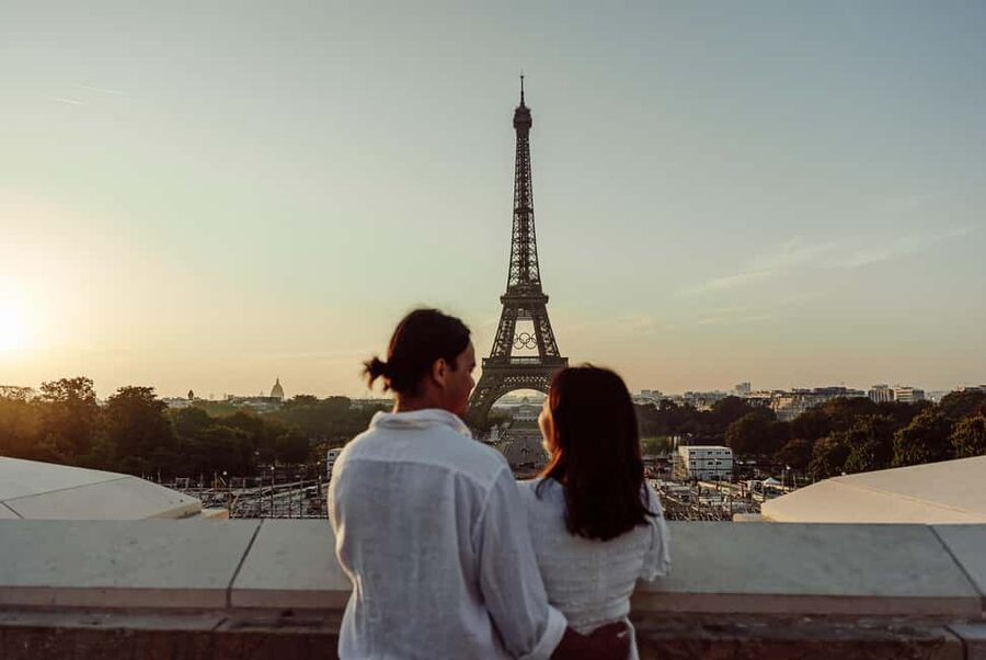 Paris: Eiffel Tower Street Photoshoot - Pets, Families, and Moments That Matter