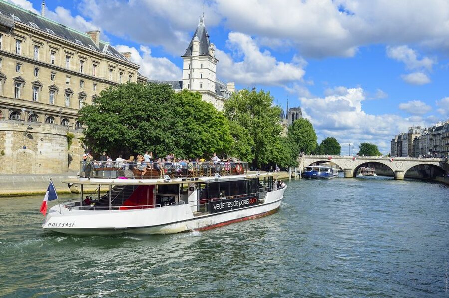 Paris: Eiffel Tower Tour & Seine River Cruise Tour - Second-floor observation deck: big Paris in one view sweep