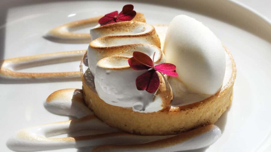 Paris: Elegant Dinner with Drinks in the Eiffel Tower - Food reality check: what to expect from a set-course experience