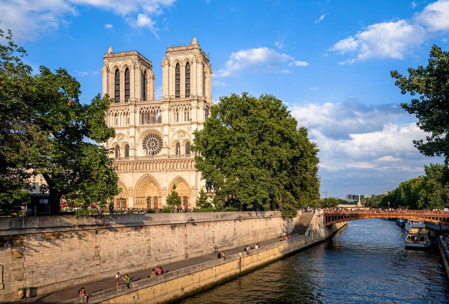 Paris: Eternal Notre-Dame VR Experience Ticket - Comfort and Safety Notes: Who Should Plan Ahead?