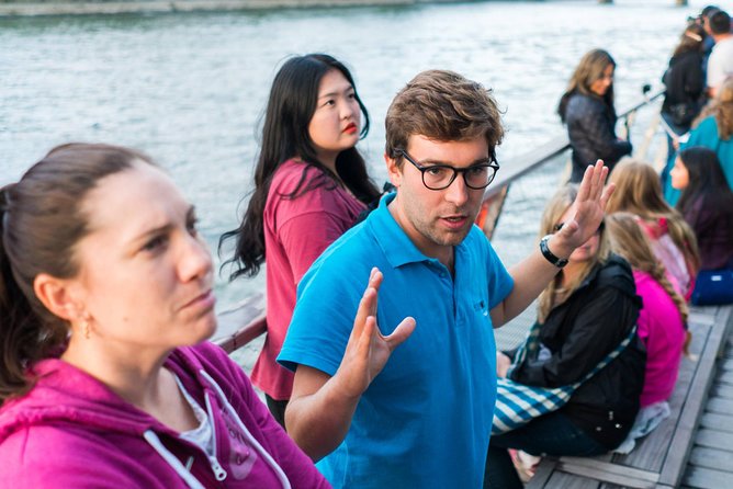 Paris Evening Bike Tour with 1-hour Seine River Cruise - Pont Neuf: The Oldest Bridge and Its Faces
