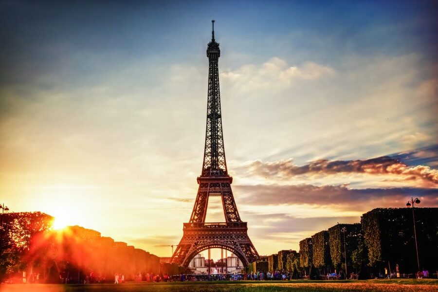Paris: Evening Sightseeing Tour and Moulin Rouge Show - Entering Moulin Rouge: Dress Code and Cloakroom Reality