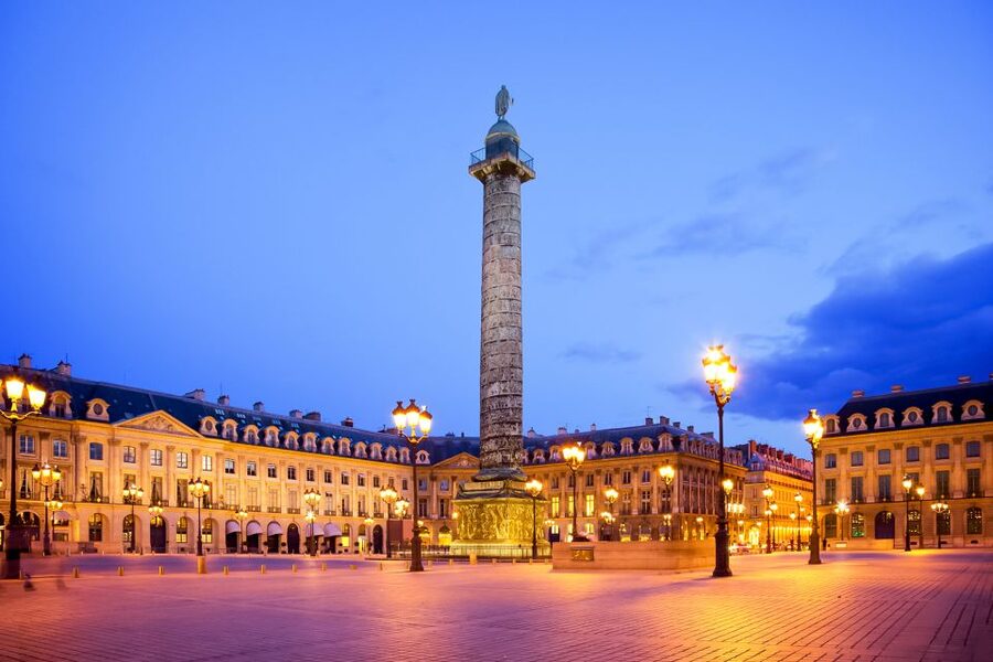 Paris: Evening Sightseeing Tour and Moulin Rouge Show - Féérie Cabaret: Doris Girls, 1,000+ Costumes, and a Truly Big Production