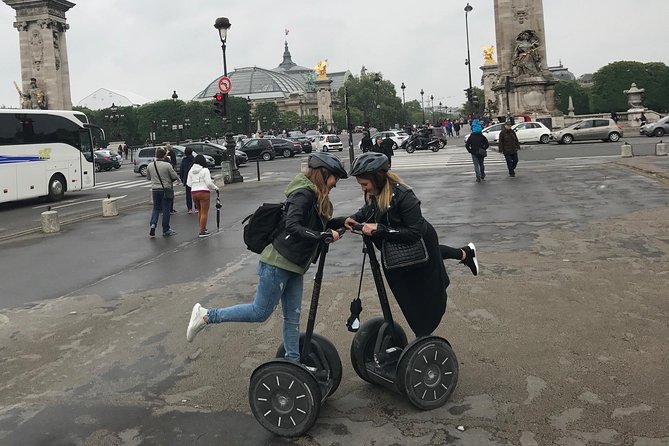Paris: Experience Segway Top Highlights Small Group 2 Hours - Weather-ready gear and why it matters in Paris