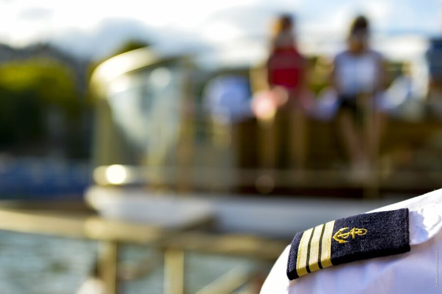 Paris: Family-Friendly River Seine Guided Cruise - Boarding timing that keeps the trip smooth