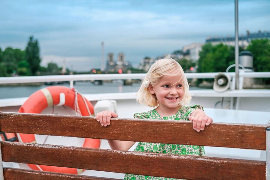 Paris: Family-Friendly River Seine Guided Cruise - What the 1-hour route actually feels like