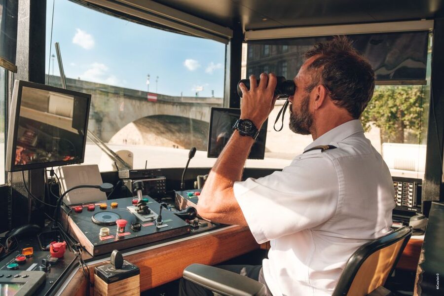Paris: Family-Friendly River Seine Guided Cruise - How the guide makes the city click for kids (and adults)
