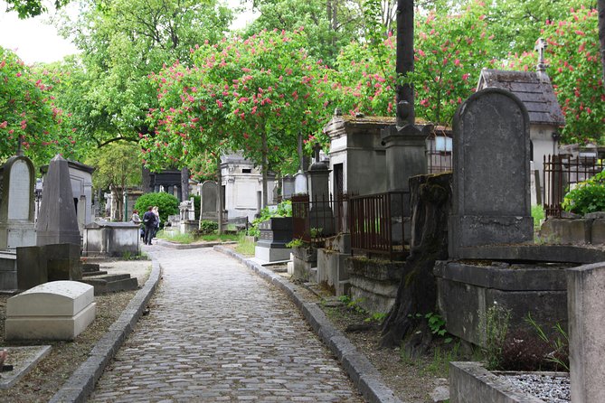 Paris: Famous Graves of Pere Lachaise Cemetery Guided Tour - Hills, cobblestones, and uneven ground: the pace reality check