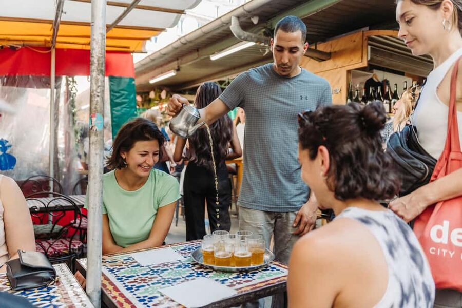Paris: Food and Wine Tasting Walking Tour in Le Marais - A short Jewish quarter walk and a warm pastrami sandwich