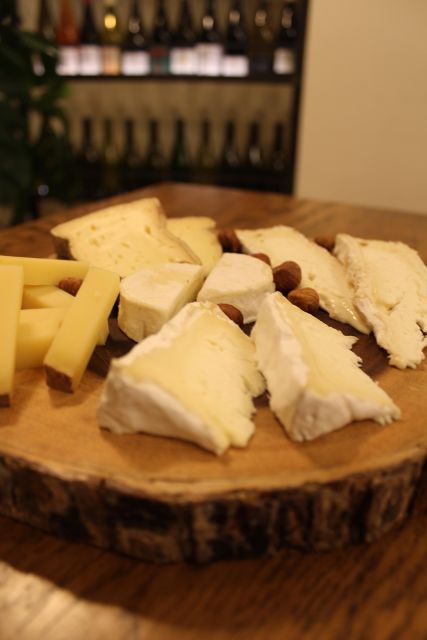 Paris: French Wine and Cheese Guided Tasting - Meet Simon at LOenoVice: the setting and the pace that make it work