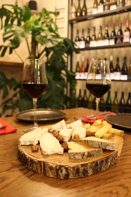 Paris: French Wine and Cheese Guided Tasting - What you drink in 2 hours: 2 whites, 2 reds, and champagne