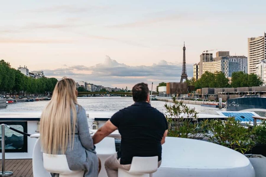 Paris: Gourmet Dinner Cruise on Seine River with Live Music - Key things to know before you go