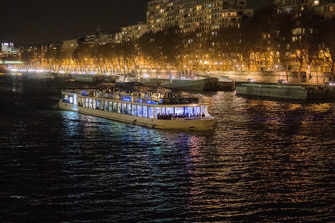 Paris Gourmet Dinner Seine River Cruise with Singer and DJ Set - Dinner and the Set Menu: Silver Service With Real-World Variability
