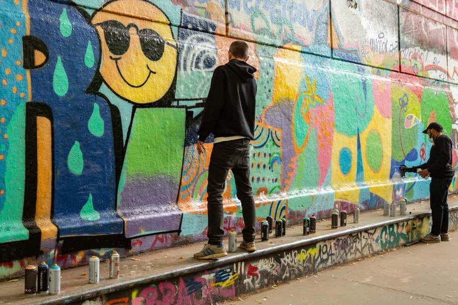 Paris: Graffiti and Street Art Workshop - First Lesson: Spray Can Technique for Lettering That Looks Right