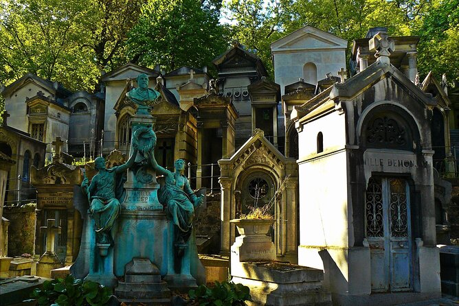 Paris: Haunted Père Lachaise Cemetery Guided Tour - The First Walk: Getting Oriented in a Cemetery Maze