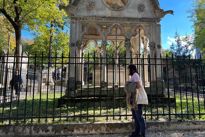 Paris: Haunted Père Lachaise Cemetery Guided Tour - The Haunted Layer: Paranormal Reports and Why People Believe Them