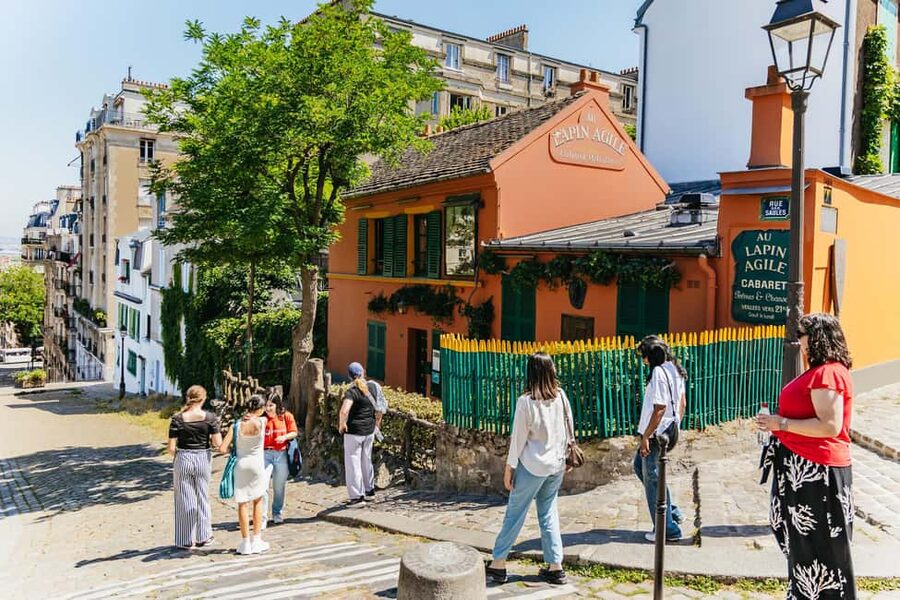 Paris: Hidden Gems of Montmartre with Local Guide - The Award Croissant Stop: More Than a Sugar Break