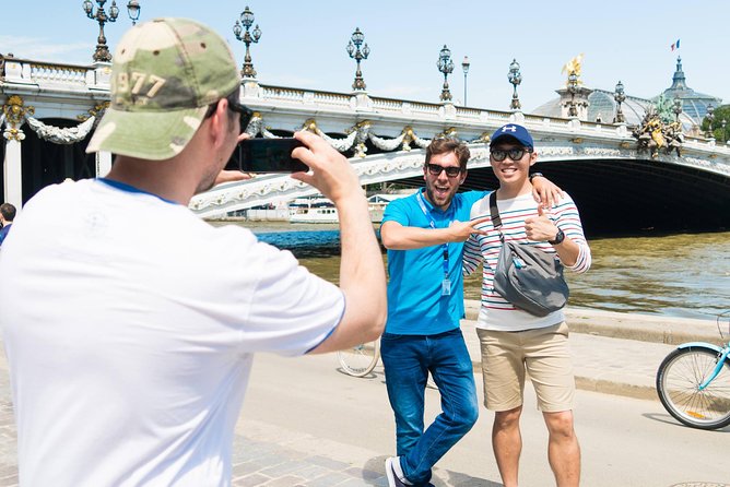 Paris Highlights Bike Tour: Eiffel Tower, Louvre and Notre-Dame - Rue Cler Break: Eat Like a Local, Not Like a Tour Group