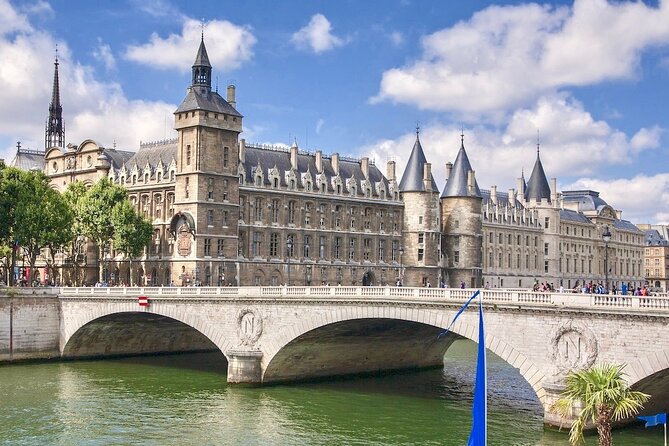 Paris - Historic City Center Walking Tour - Notre-Dame de Paris: construction, revolution, and the 2019 fire