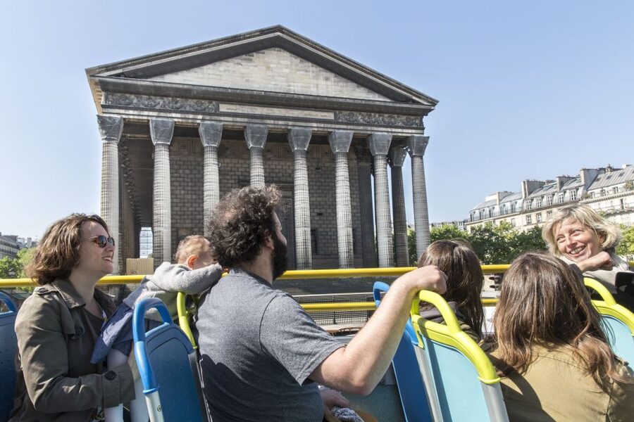 Paris: Hop-on Hop-off Bus Tour & Seine Cruise Bundle Tour - Audio commentary and the app, how to avoid the annoying moments