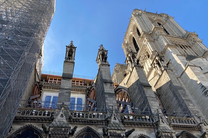 Paris: Île de la Cité and Notre-Dame Walking Tour With Crypt - Where the Tour Starts on Pont Neuf, and How to Avoid Missing It