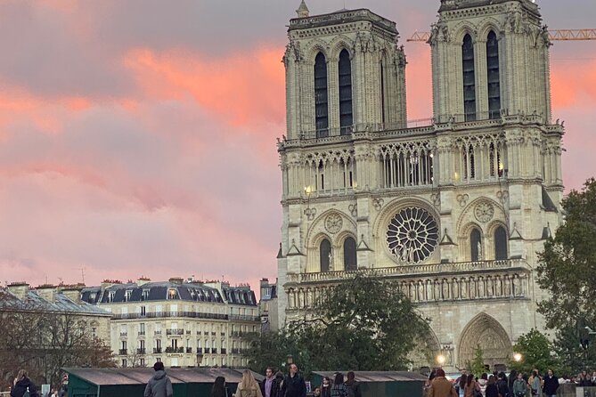 Paris: Île de la Cité and Notre-Dame Walking Tour With Crypt - The First Leg: Henri IV, Vert-Galant, and Place Dauphine