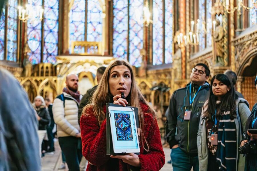 Paris: Ile de la Cité Walking Tour with Sainte-Chapelle - Conciergerie and Marie-Antoinette’s prison cell, the darker side of the island