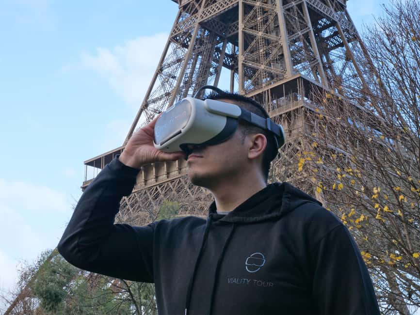 Paris : Immersive Eiffel Tower tour with virtual reality - Starting at the Monument des Droits de l’Homme on Champ-de-Mars