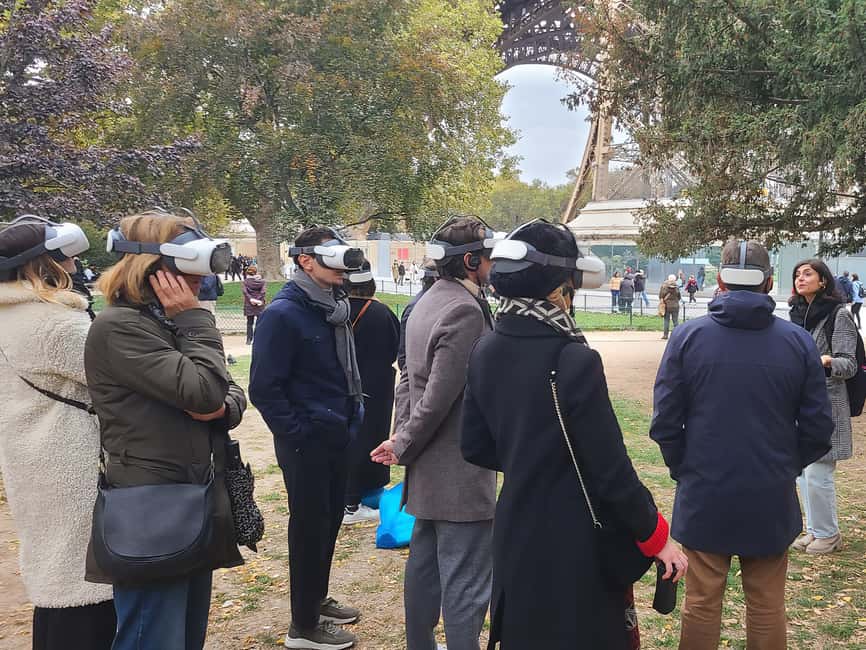Paris : Immersive Eiffel Tower tour with virtual reality - Small group energy, real-time questions, and what makes it feel friendly