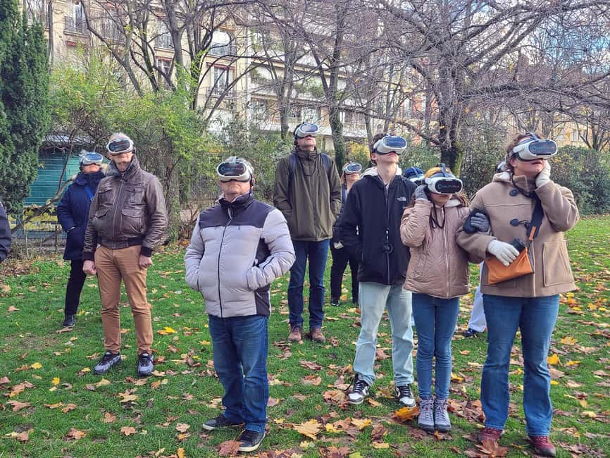 Paris : Immersive Eiffel Tower tour with virtual reality - How the VR tour works, and why the guide matters