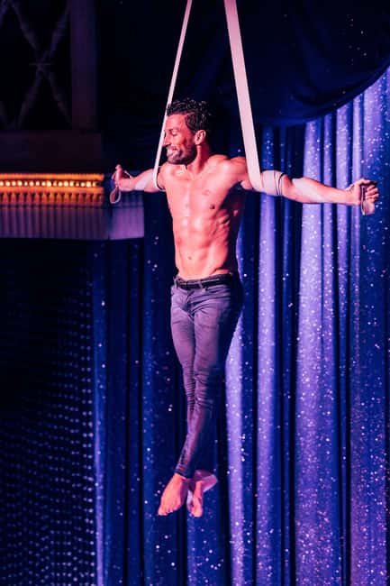 Paris: La Nouvelle Eve Cabaret Dinner Show - Key points before you go