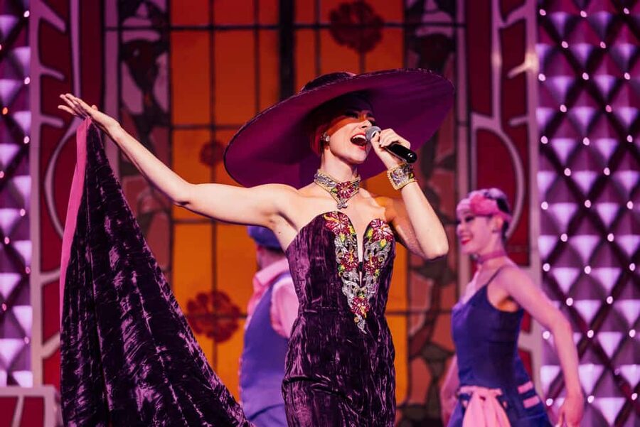 Paris: La Nouvelle Eve Cabaret Show with Champagne - The show itself: Paris je t’aime, Piaf songs, comedy, and clapping