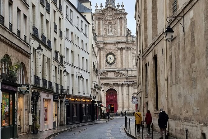 Paris Le Marais Food Tour – Full French Meal by Do Eat Better - Stop 1 on Ile Saint-Louis: Almond, Sugar, and Egg Dessert
