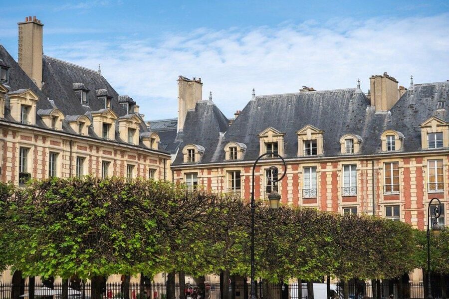Paris: Le Marais Highlights Guided Small Group Walking Tour - Rue des Rosiers shopping time, then Saint Gervais Church